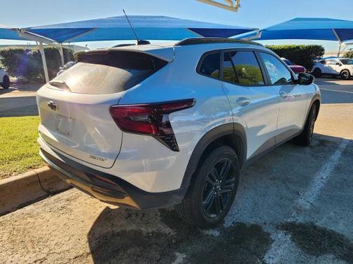 Summit White 2025 Chevrolet Trax FWD ACTIV