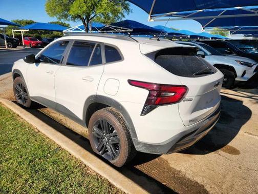 Summit White 2025 Chevrolet Trax FWD ACTIV