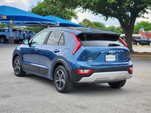 Mineral Blue 2024 Kia Niro EX