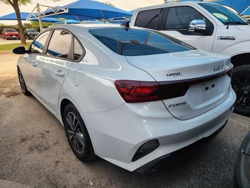 Snow White Pearl 2023 Kia Forte LXS