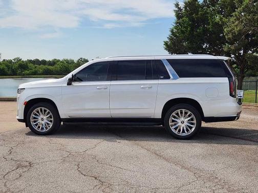 Crystal White Tricoat 2024 Cadillac Escalade ESV Luxury