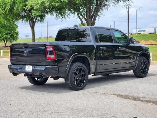 Diamond Black Crystal Pearlcoat 2021 RAM 1500 Laramie