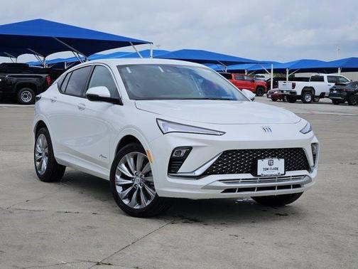 White Frost Tricoat 2026 Buick Envista Avenir FWD