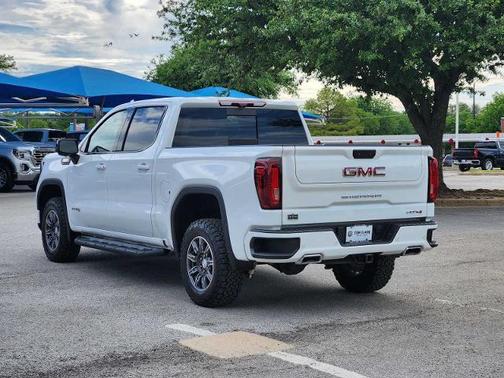 Summit White 2024 GMC Sierra 1500 AT4