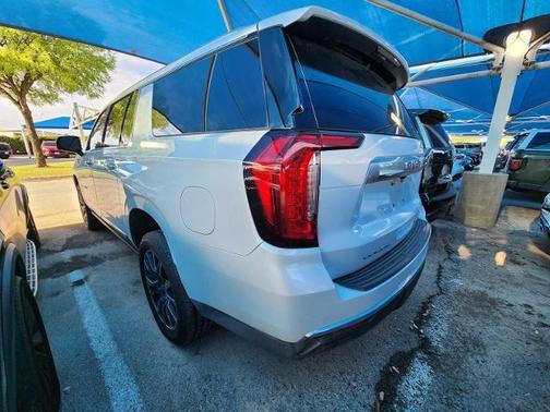 White Frost Tricoat 2023 GMC Yukon XL Denali