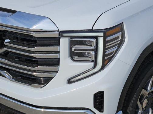 Glacier White Tricoat 2026 GMC Sierra 1500 SLT
