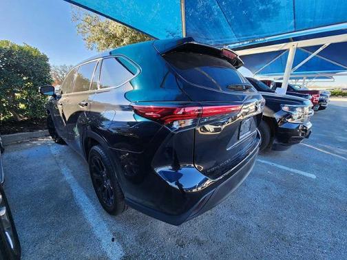 2022 Toyota Highlander L