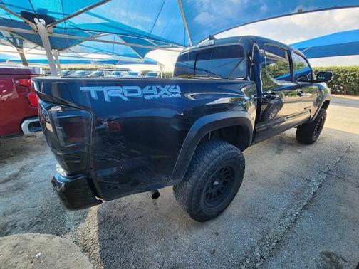 Midnight Black Me 2022 Toyota Tacoma SR