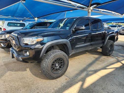 Midnight Black Me 2022 Toyota Tacoma SR