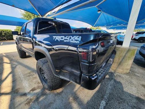 Midnight Black Me 2022 Toyota Tacoma SR