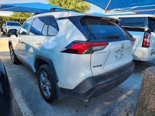Ice Cap 2023 Toyota RAV4 XLE