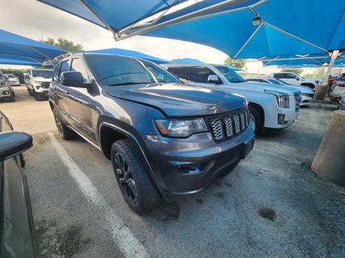 Granite Crystal Metallic Clearcoat 2017 Jeep Grand Cherokee Altitude