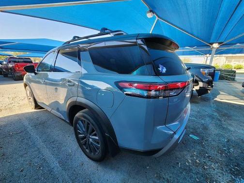 2023 Nissan Pathfinder SL FWD