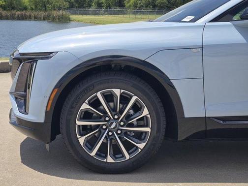 2025 Cadillac LYRIQ Sport