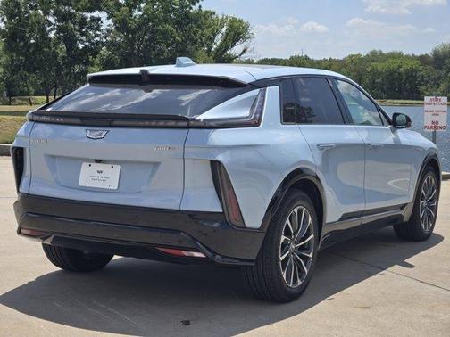 2025 Cadillac LYRIQ Sport