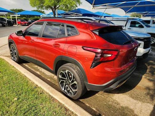 Cayenne Orange Metallic 2024 Chevrolet Trax FWD 2RS