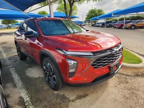 Cayenne Orange Metallic 2024 Chevrolet Trax FWD 2RS