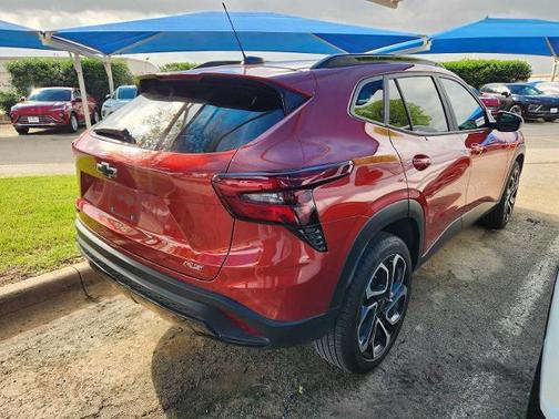 Cayenne Orange Metallic 2024 Chevrolet Trax FWD 2RS
