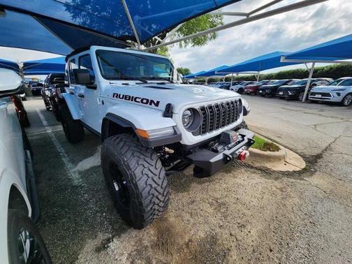 Bright White Clearcoat 2025 Jeep Wrangler Rubicon