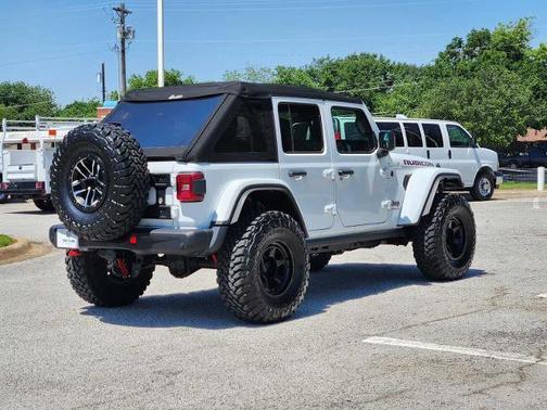 Bright White Clearcoat 2025 Jeep Wrangler Rubicon