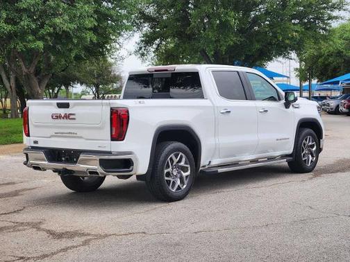 Summit White 2023 GMC Sierra 1500 SLT