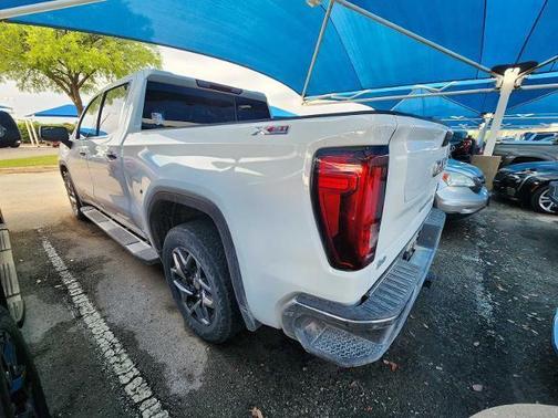 Summit White 2023 GMC Sierra 1500 SLT