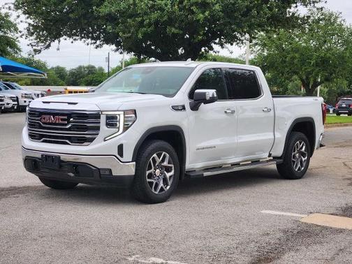 Summit White 2023 GMC Sierra 1500 SLT