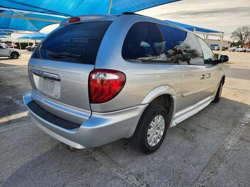 2007 Chrysler Town & Country Base
