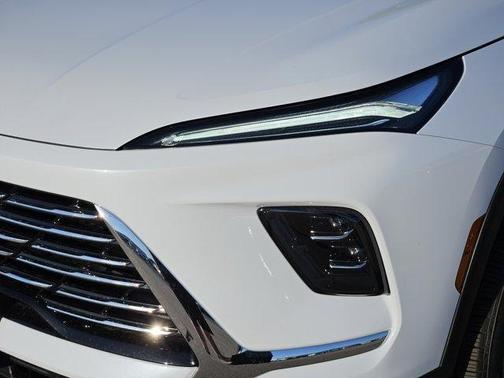 Iridescent White Tricoat 2026 Buick Enclave Preferred FWD