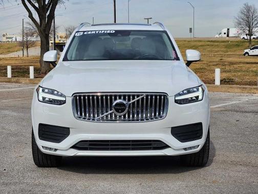 2022 Volvo XC90 T6 Momentum
