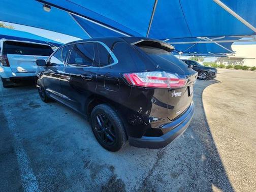 Black 2021 Ford Edge Base