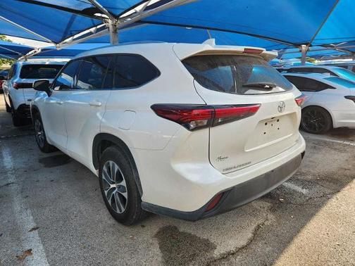Blizzard Pearl 2021 Toyota Highlander XLE