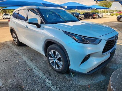 Blizzard Pearl 2021 Toyota Highlander XLE