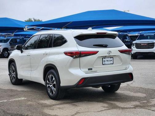 Blizzard Pearl 2021 Toyota Highlander XLE