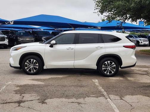 Blizzard Pearl 2021 Toyota Highlander XLE