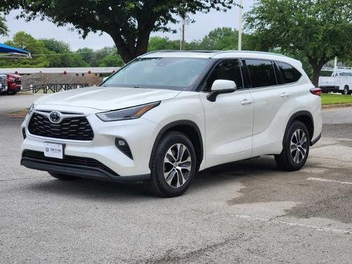 Blizzard Pearl 2021 Toyota Highlander XLE