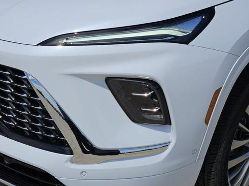 iridescent white tricoat 2026 Buick Enclave Avenir FWD