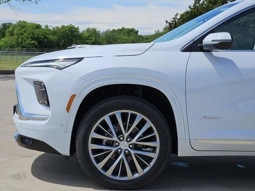 iridescent white tricoat 2026 Buick Enclave Avenir FWD