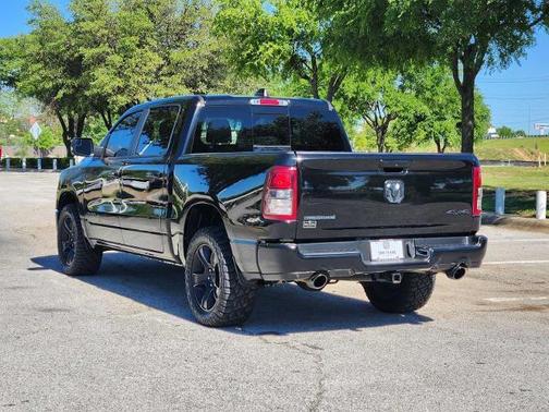 Diamond Black Crystal Pearlcoat 2022 RAM 1500 Big Horn/Lone Star