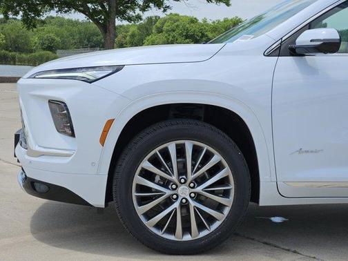 Iridescent White Tricoat 2026 Buick Enclave Avenir FWD