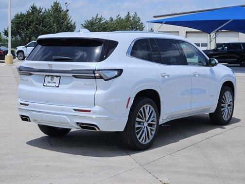 Iridescent White Tricoat 2026 Buick Enclave Avenir FWD
