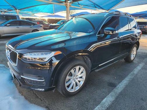 2017 Volvo XC90 T6 Momentum