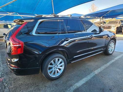 2017 Volvo XC90 T6 Momentum