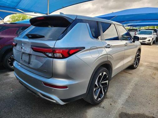 Alloy Silver Metallic 2022 Mitsubishi Outlander SE