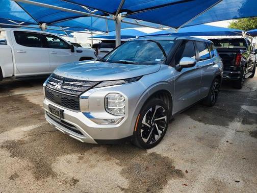 Alloy Silver Metallic 2022 Mitsubishi Outlander SE