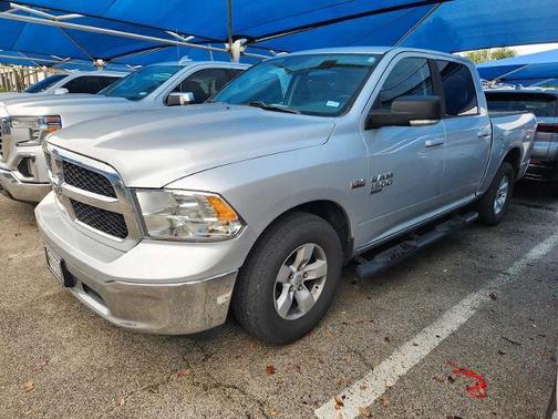 Bright Silver Metallic Clearcoat 2019 RAM 1500 SLT