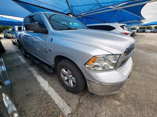 Bright Silver Metallic Clearcoat 2019 RAM 1500 SLT