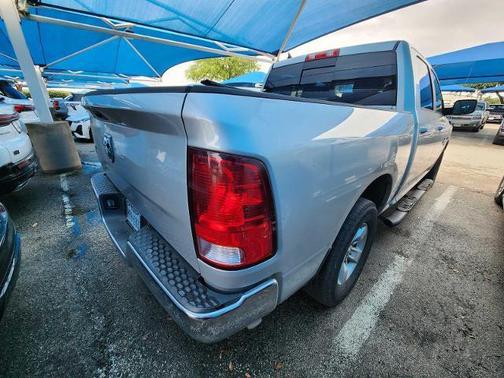 Bright Silver Metallic Clearcoat 2019 RAM 1500 SLT