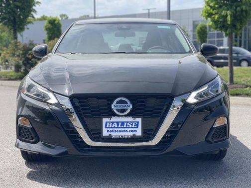 Black 2022 Nissan Altima 2.5 SR