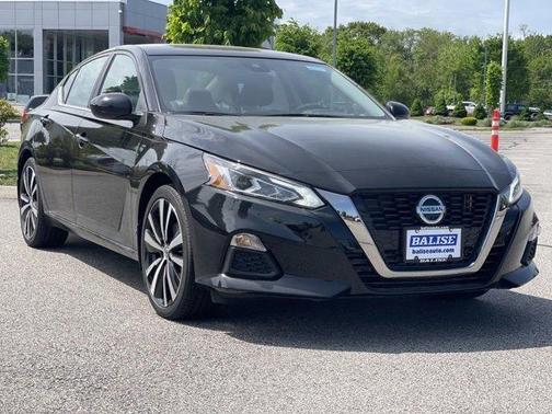 Black 2022 Nissan Altima 2.5 SR
